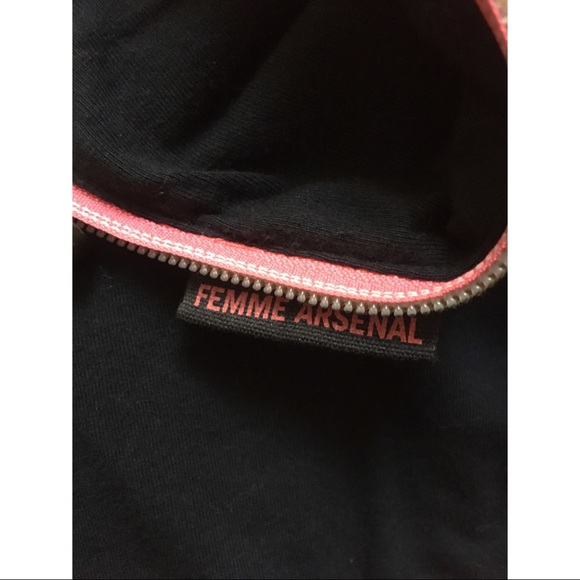 Reservable Color-block Minimal Sleeveless T-Shirt - Picture 7 of 9